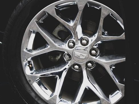 Used 2017 Cadillac Escalade ESV Luxury image 2