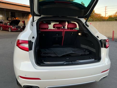 Used 2018 Maserati Levante GranLusso image 26