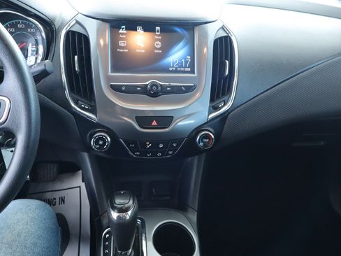 Used 2018 Chevrolet Cruze LT image 22