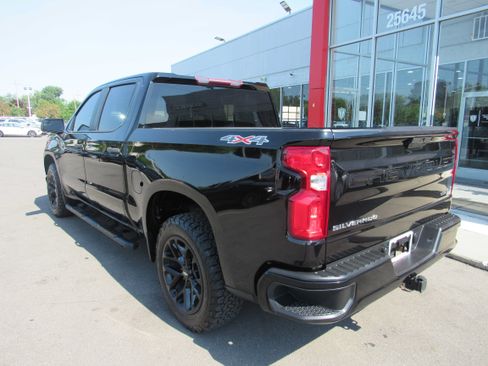 Used 2020 Chevrolet Silverado 1500 Custom w/ Custom Value Package AWD/4WD image 9