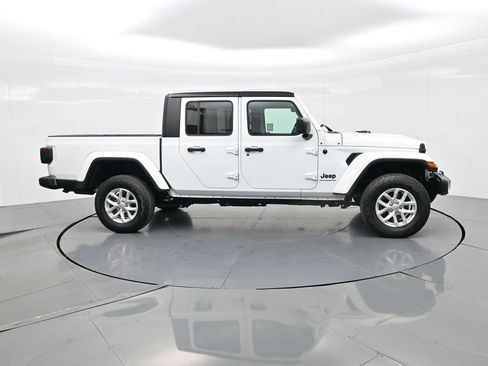 Used 2023 Jeep Gladiator Sport image 5