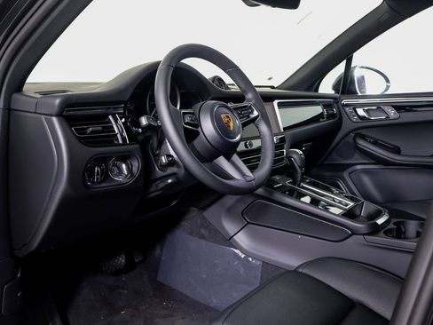 New 2026 Porsche Macan image 5