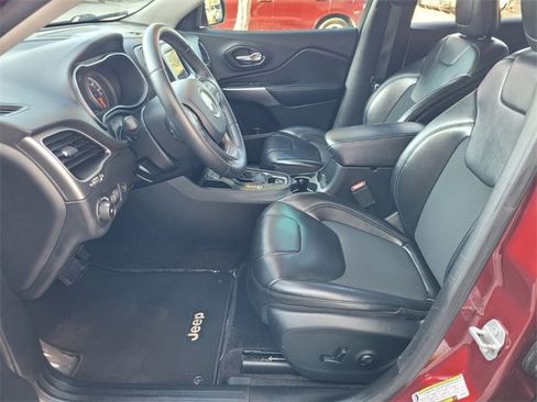 Certified 2019 Jeep Cherokee Latitude Plus w/ Comfort/Convenience Group image 4