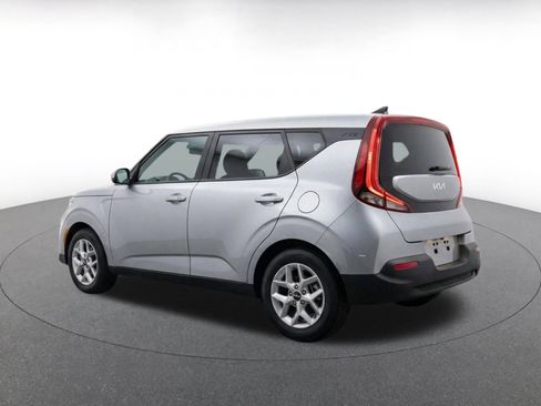 Used 2025 Kia Soul LX w/ LX Technology Package FWD image 7