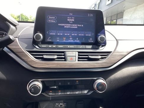 Used 2024 Nissan Altima 2.5 SV FWD image 13