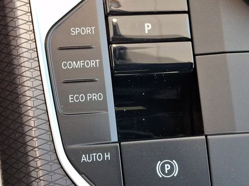 Certified 2025 BMW 330i xDrive Sedan w/ Convenience Package image 28