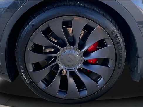 Used 2024 Tesla Model Y Performance image 35