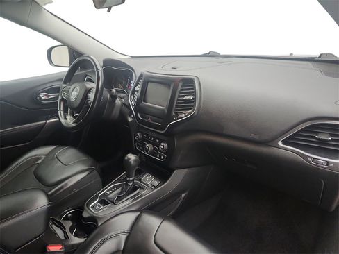 Used 2019 Jeep Cherokee Latitude Plus image 20