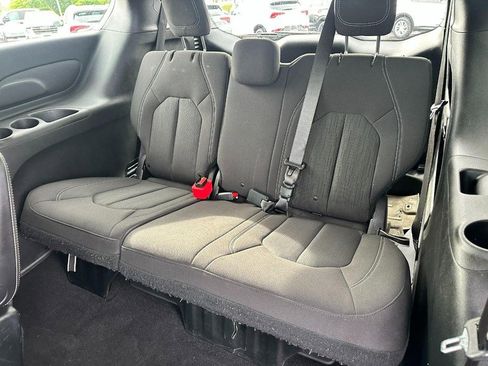 Used 2019 Chrysler Pacifica Touring Plus w/ S Appearance Package FWD image 10