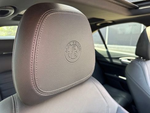 Used 2022 Alfa Romeo Giulia Veloce AWD/4WD image 56