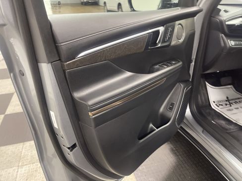 Used 2026 Buick Enclave Avenir image 10