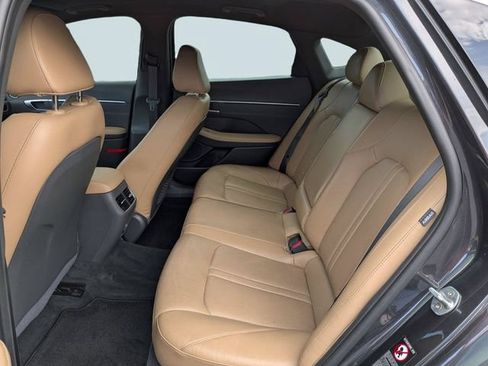 Used 2021 Hyundai Sonata Limited w/ Preferred Accessory Package FWD image 12
