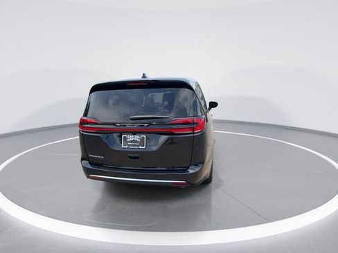 New 2027 Chrysler Pacifica Select FWD image 7