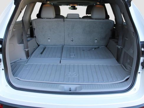 Used 2017 Toyota Highlander XLE image 31