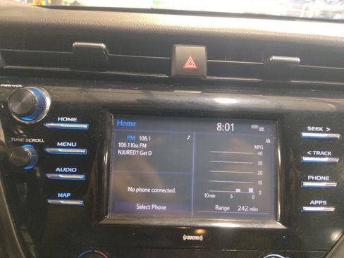 Used 2020 Toyota Camry SE FWD image 25