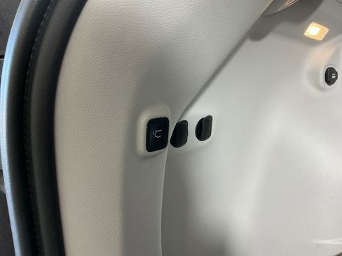 Used 2019 Jeep Cherokee Limited AWD/4WD image 7