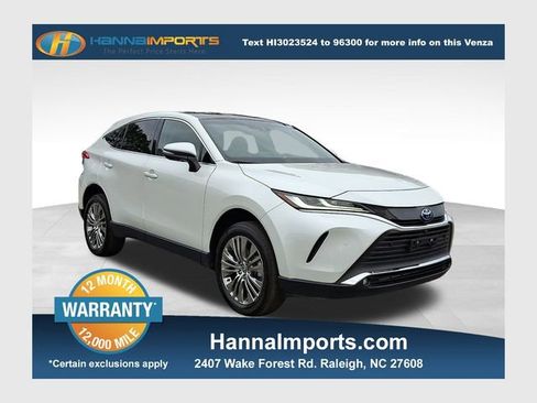 Used 2024 Toyota Venza LE image 1