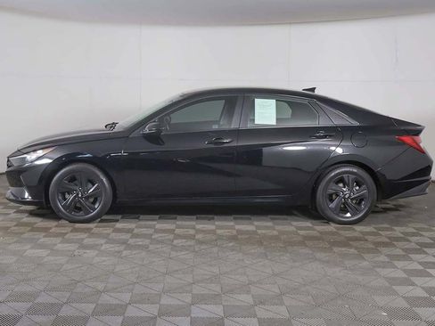 Used 2022 Hyundai Elantra SEL w/ Convenience Package FWD image 17