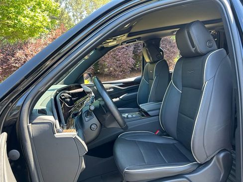 Used 2023 Cadillac Escalade ESV Premium Luxury RWD image 36
