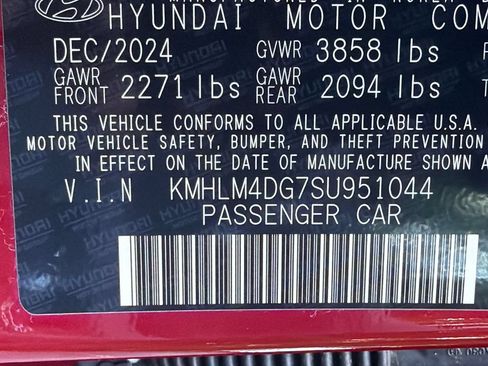 Used 2025 Hyundai Elantra Sport FWD image 31