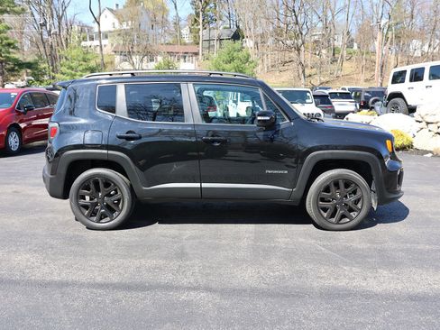 Used 2022 Jeep Renegade Altitude image 8