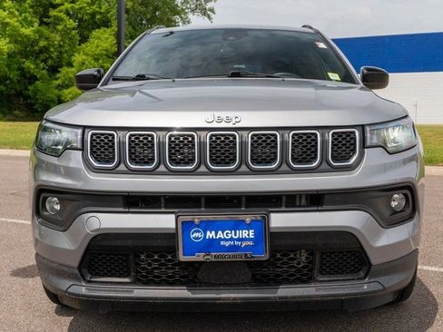 Used 2023 Jeep Compass Latitude w/ Convenience Group AWD/4WD image 3