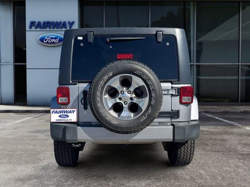 Used 2018 Jeep Wrangler Unlimited Sahara image 5