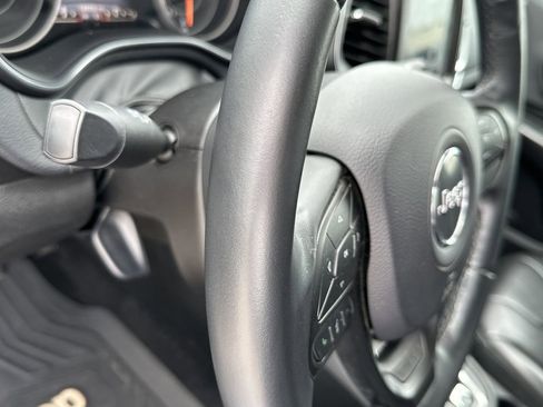 Used 2019 Jeep Cherokee Trailhawk image 19