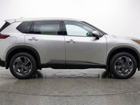 Used 2025 Nissan Rogue SV image 11