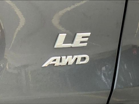 Used 2021 Toyota RAV4 LE AWD/4WD image 10