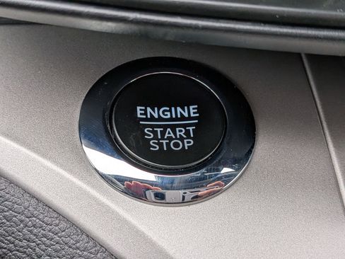 Used 2023 Ford Explorer XLT image 32