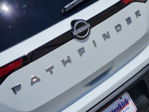 Certified 2025 Nissan Pathfinder SV image 8