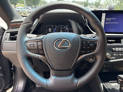 Used 2025 Lexus ES 350 w/ Accessory Package (Z1) FWD image 13