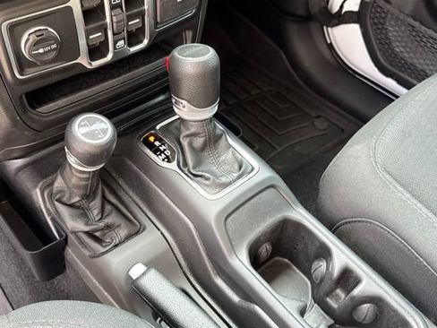Used 2023 Jeep Gladiator Sport AWD/4WD image 26