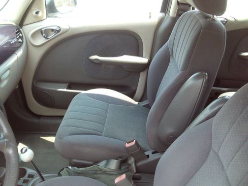 Used 2004 Chrysler PT Cruiser image 25