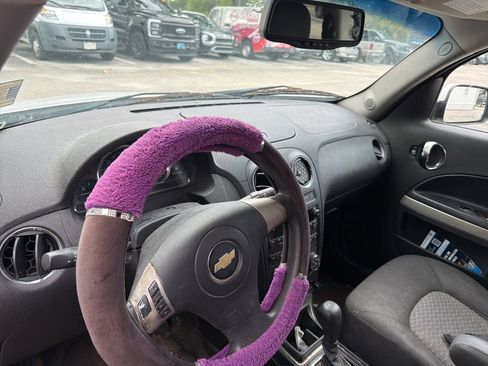 Used 2010 Chevrolet HHR LT image 9