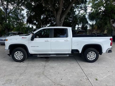 Used 2024 Chevrolet Silverado 2500 LT AWD/4WD image 11