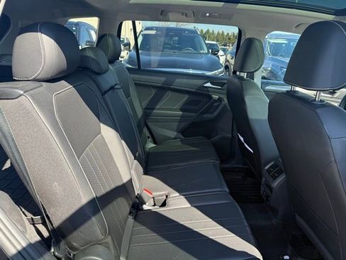 Used 2023 Volkswagen Tiguan SE w/ Panoramic Sunroof Package image 24