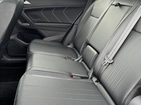 Used 2022 Volkswagen Tiguan SE R-Line image 19