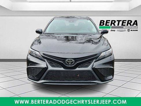 Used 2023 Toyota Camry SE image 2