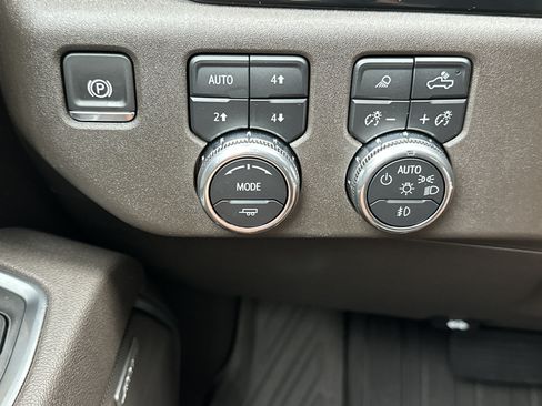 Used 2026 GMC Sierra 1500 SLT w/ SLT Premium Plus Package AWD/4WD image 28