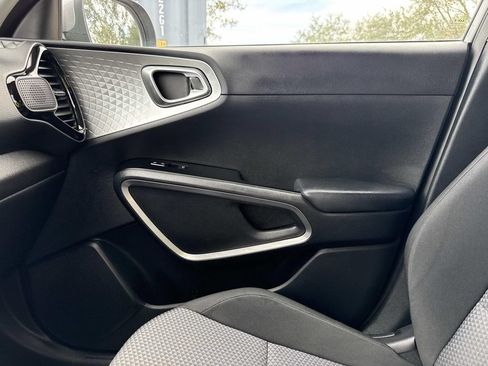 Used 2023 Kia Soul S FWD image 27