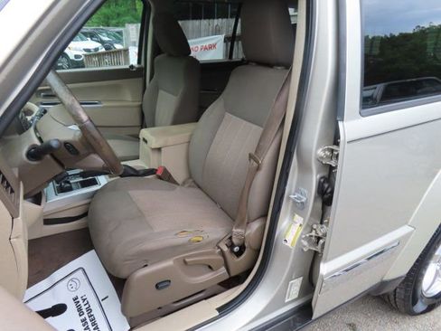 Used 2008 Jeep Liberty Limited w/ Premium Sound Group AWD/4WD image 19