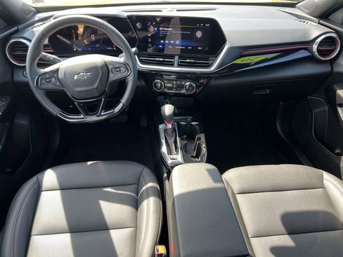 Certified 2024 Chevrolet Trax RS w/ Sunroof Package FWD image 12