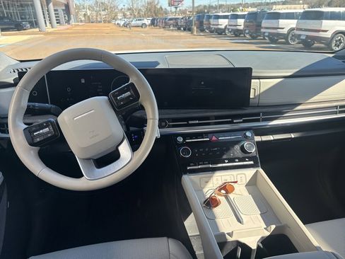 Certified 2025 Hyundai Santa Fe Limited image 12