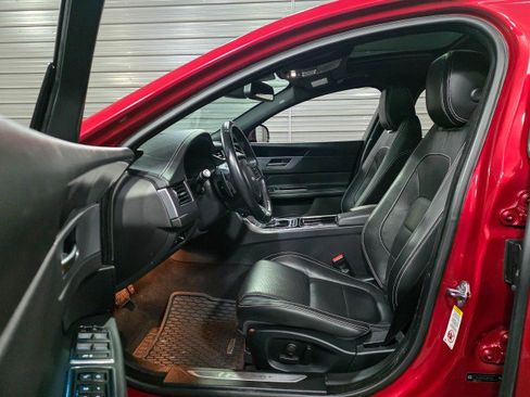 Used 2017 Jaguar XF R-Sport image 14