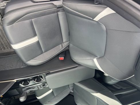 Used 2025 Toyota Camry SE image 57