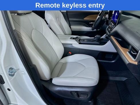 Used 2025 Toyota Grand Highlander AWD image 15