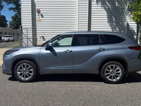 Used 2020 Toyota Highlander Limited AWD/4WD image 2