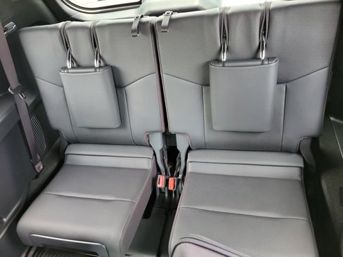 Used 2024 Lexus GX 550 w/ Accessory Package (Z1) AWD/4WD image 10